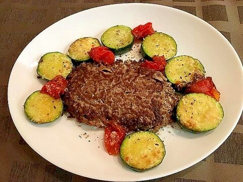 こねずに焼いて塩胡椒だけ!シンプルハンバーグ